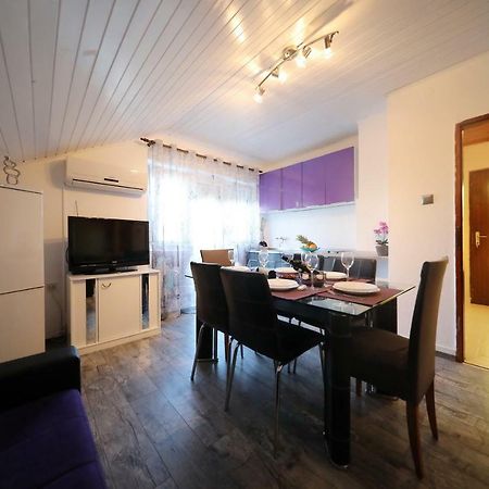Leona Apartment Sukosan Luaran gambar
