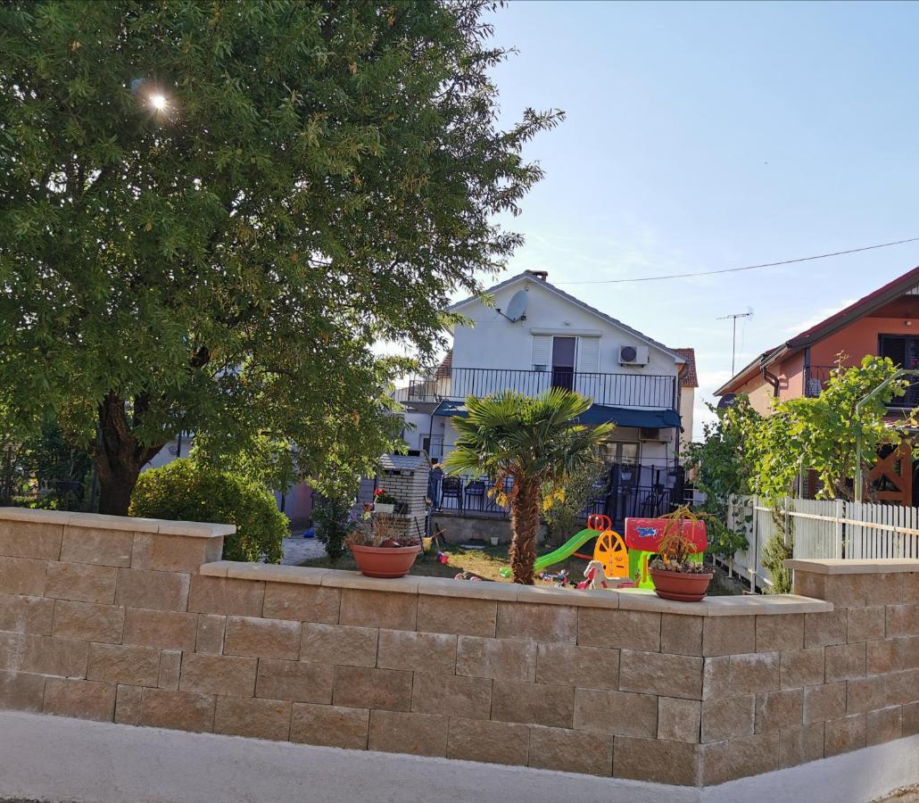 Leona Apartment Sukosan Luaran gambar
