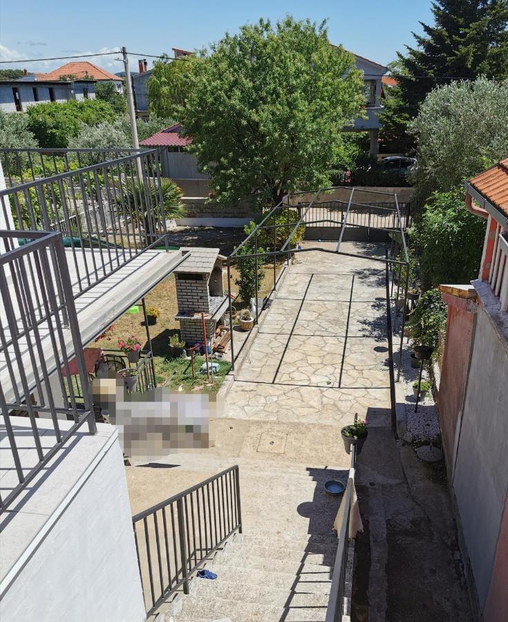 Leona Apartment Sukosan Luaran gambar