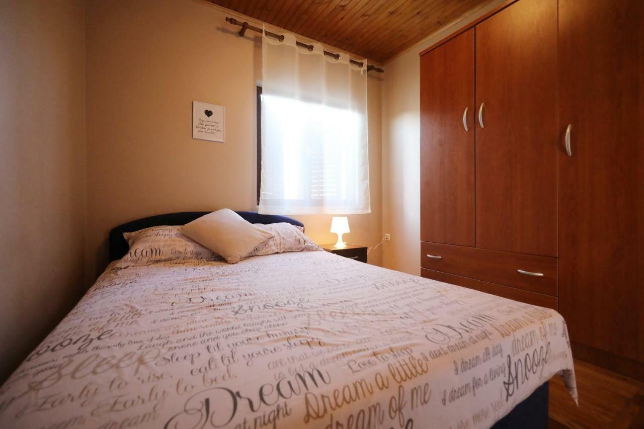 Leona Apartment Sukosan Luaran gambar