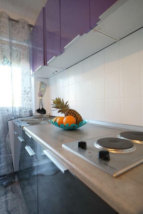 Leona Apartment Sukosan Luaran gambar