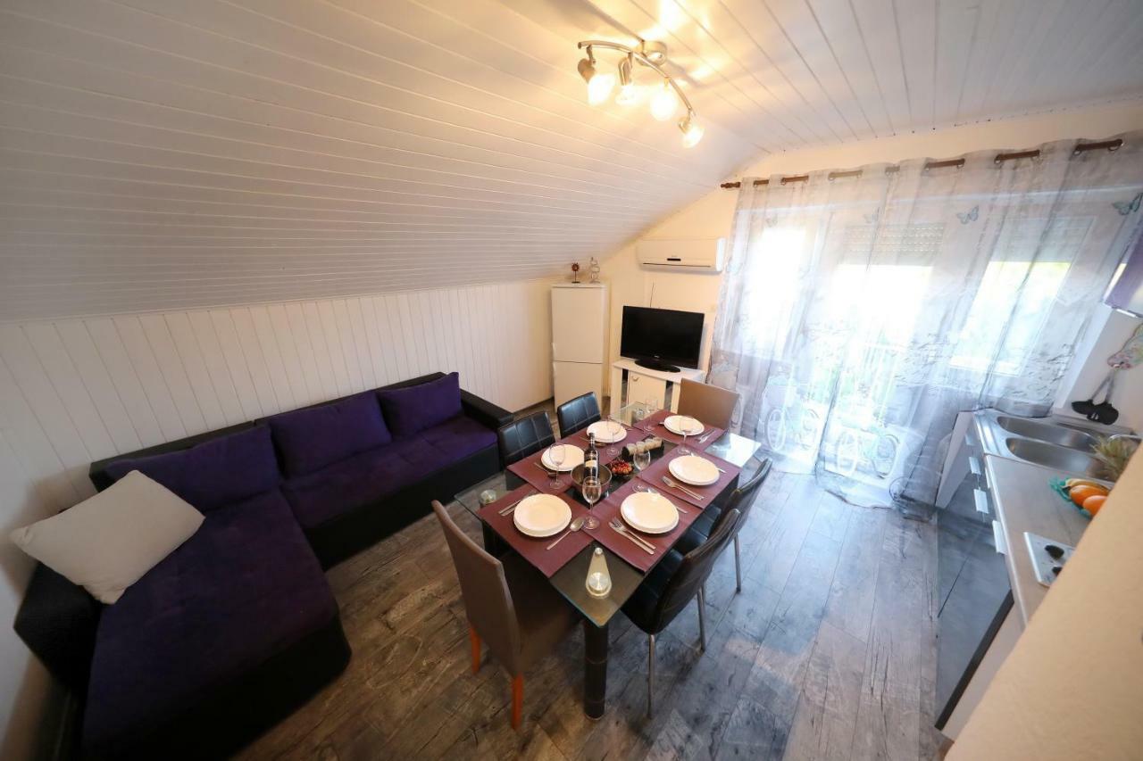 Leona Apartment Sukosan Luaran gambar
