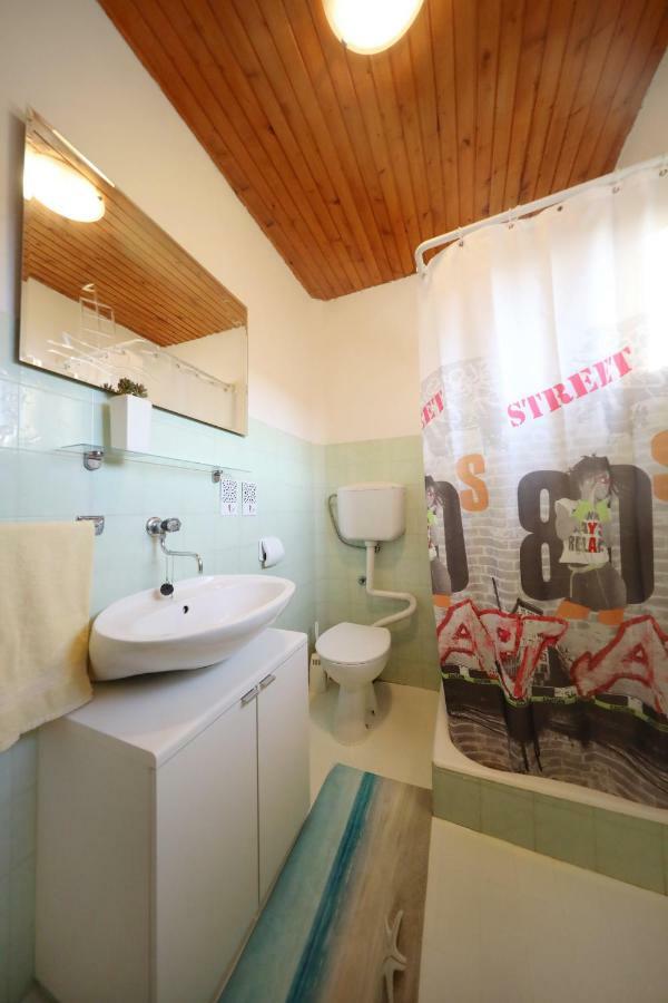 Leona Apartment Sukosan Luaran gambar