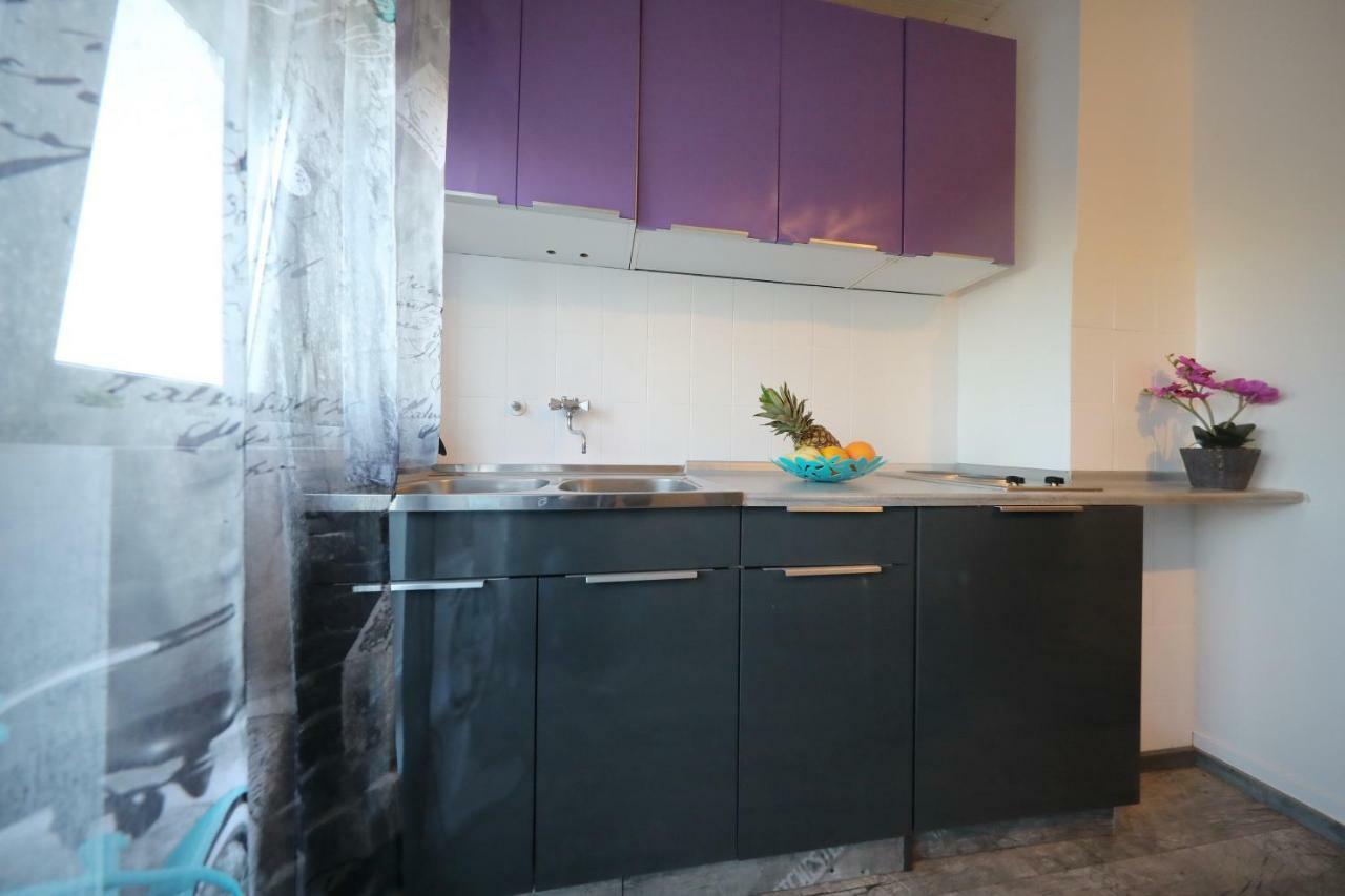 Leona Apartment Sukosan Luaran gambar