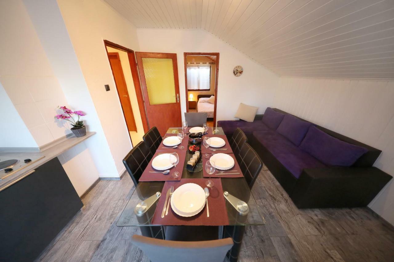 Leona Apartment Sukosan Luaran gambar